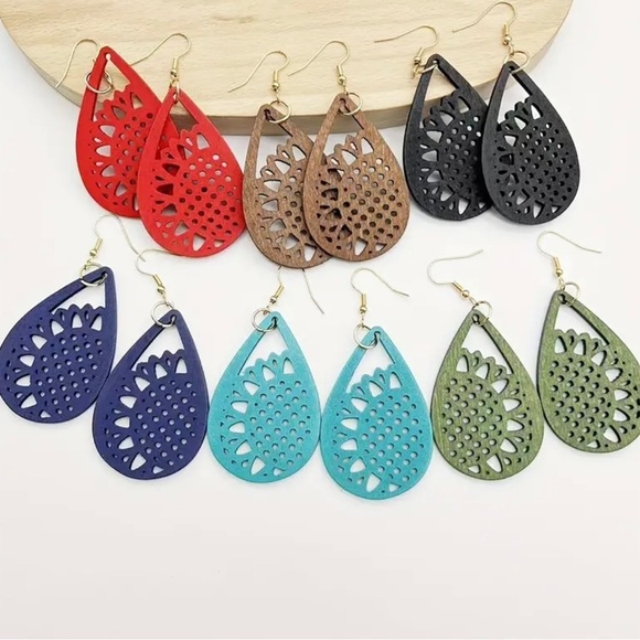 ⭐️ 5 for $25 Natural Wood Navy Blue Painted Lightweight Carved Earrings - Picture 4 of 5